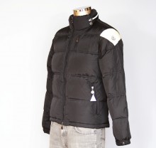    (Moncler)